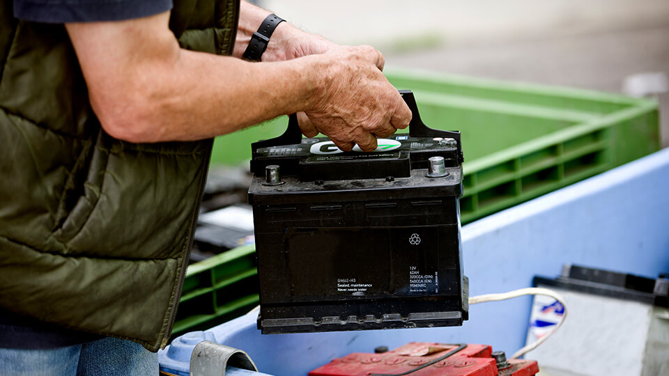 How to recycle a lead acid battery