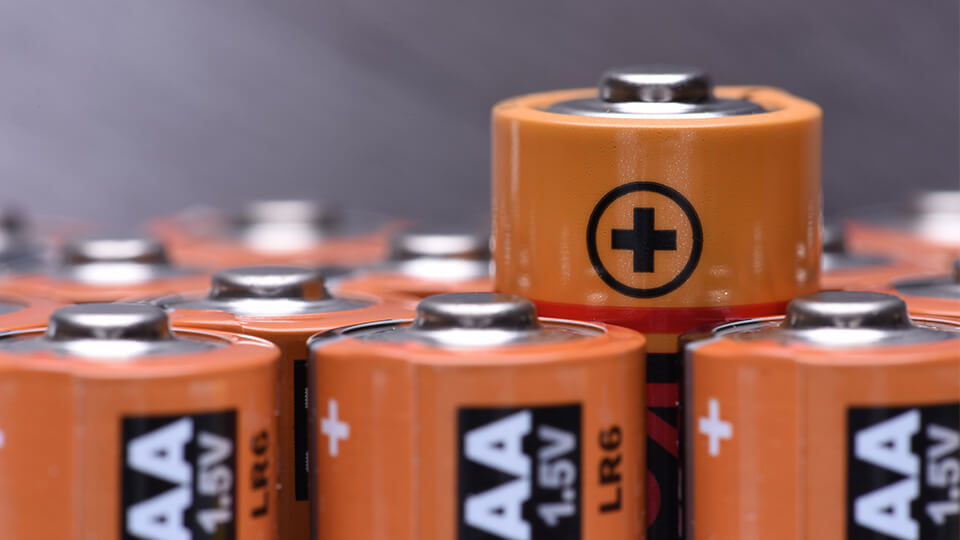 Is it possible to recover 100% of metals when a battery is recycled?